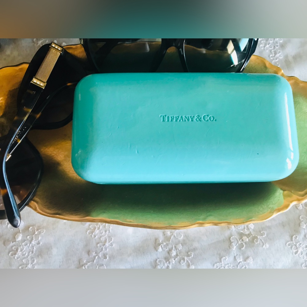 Tiffany & Co. Sunglasses case ☀️